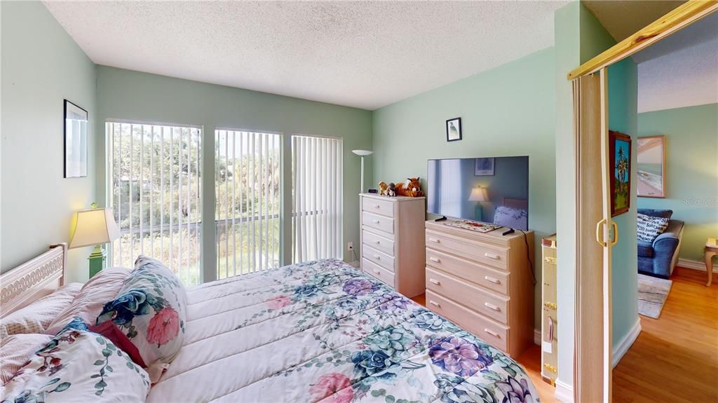 待售: $169,900 (1 贝兹, 1 浴室, 555 平方英尺)