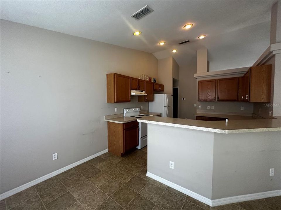 For Rent: $1,575 (3 beds, 2 baths, 1571 Square Feet)