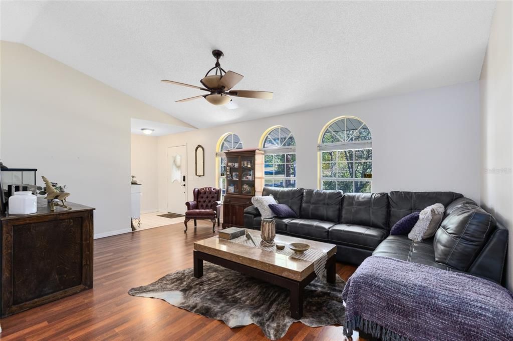 На продажу: $525,000 (3 спален, 2 ванн, 2045 Квадратных фут)