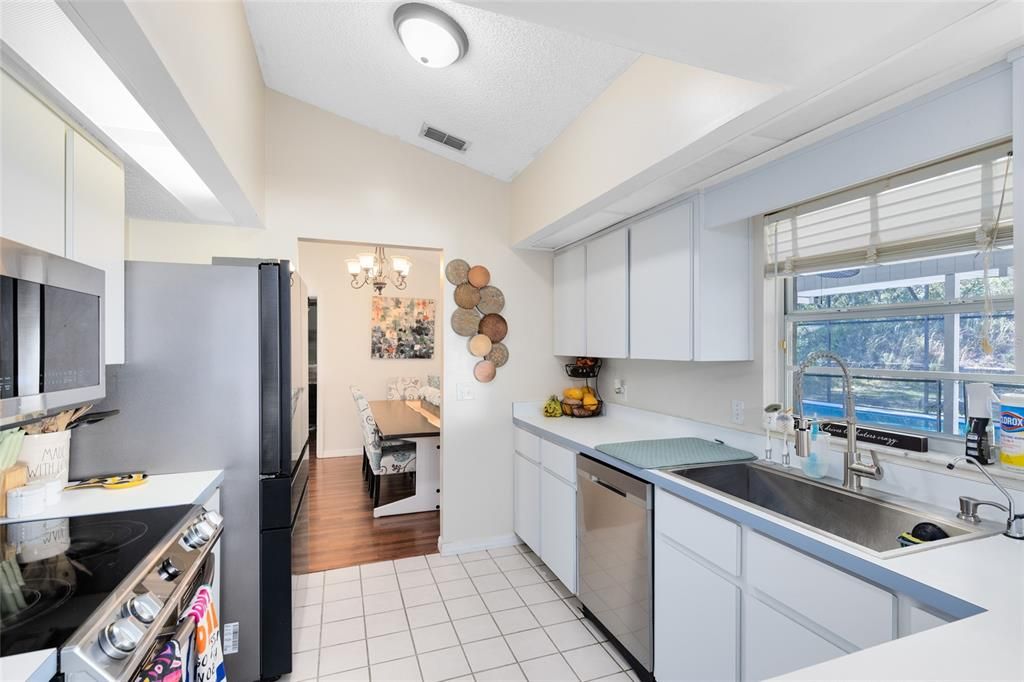 На продажу: $525,000 (3 спален, 2 ванн, 2045 Квадратных фут)