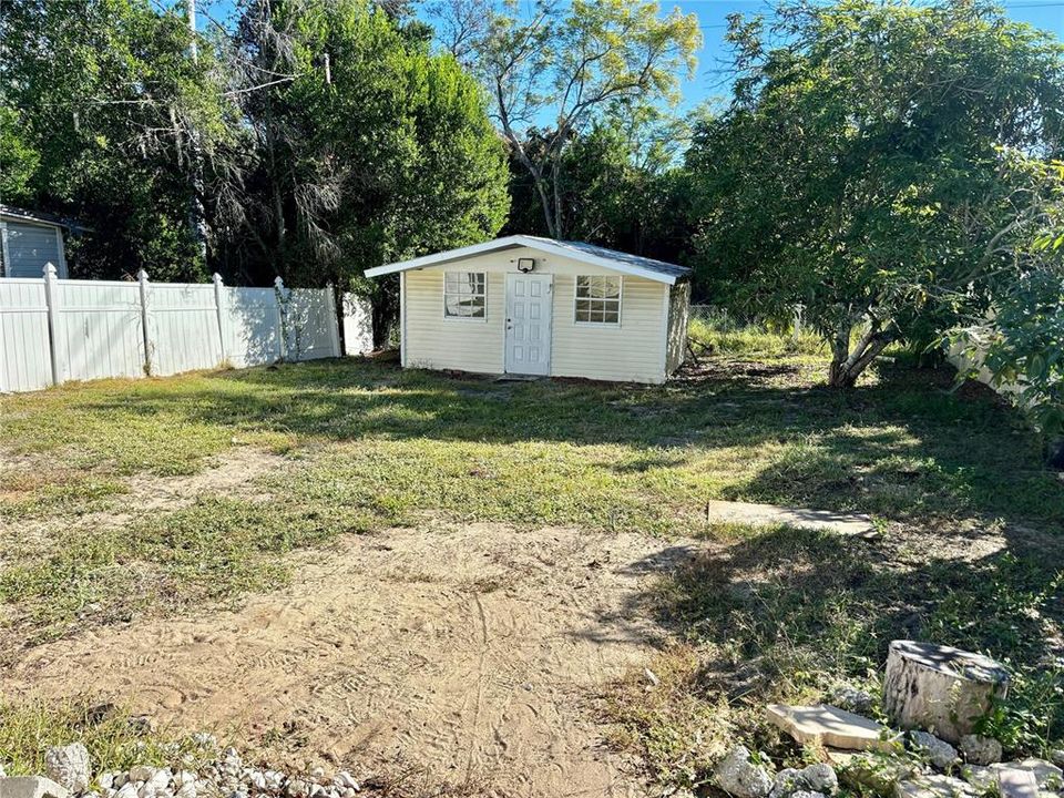 For Sale: $69,000 (2 beds, 1 baths, 725 Square Feet)