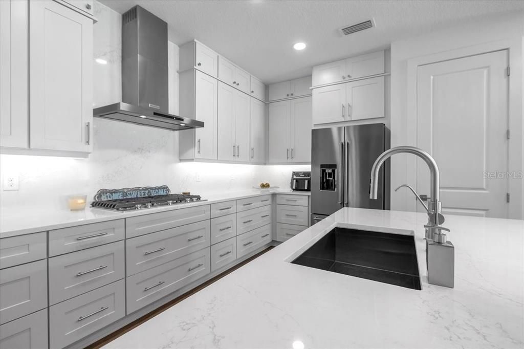 For Sale: $649,000 (2 beds, 2 baths, 1804 Square Feet)