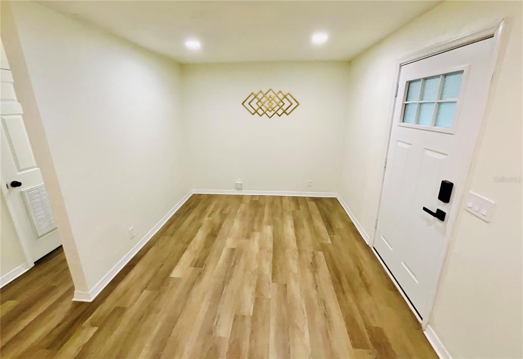 На продажу: $199,900 (2 спален, 1 ванн, 864 Квадратных фут)