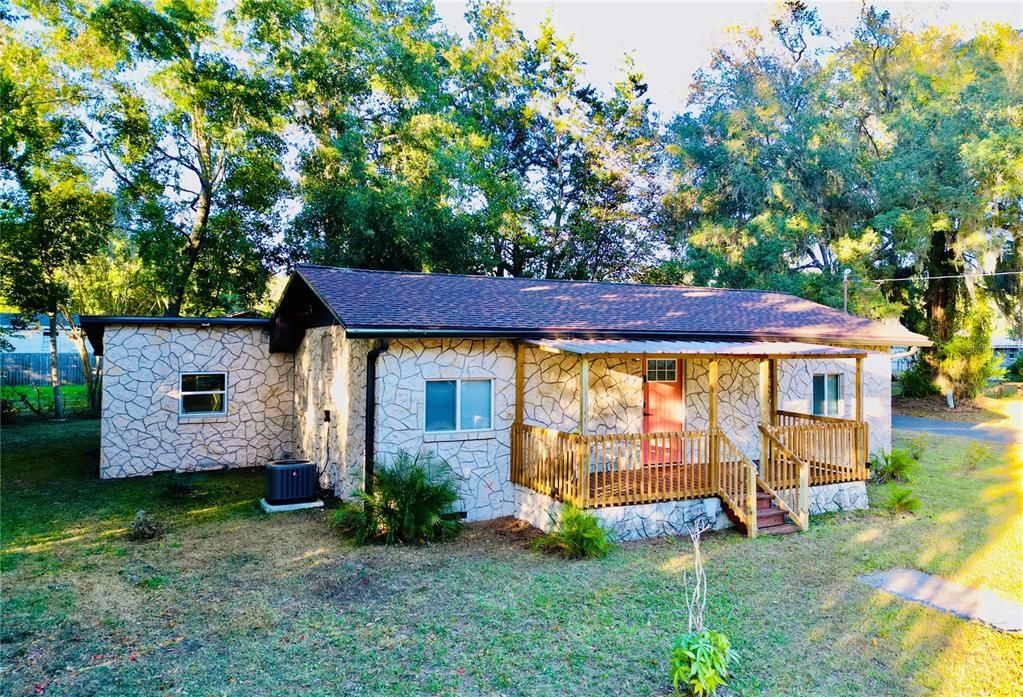 На продажу: $199,900 (2 спален, 1 ванн, 864 Квадратных фут)