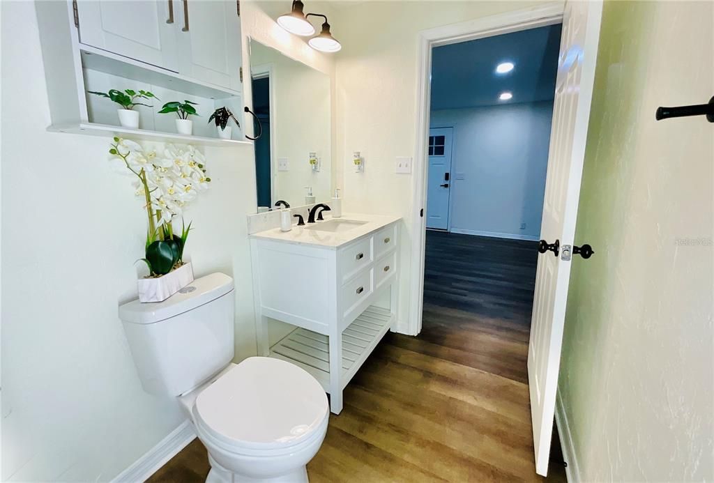 На продажу: $199,900 (2 спален, 1 ванн, 864 Квадратных фут)