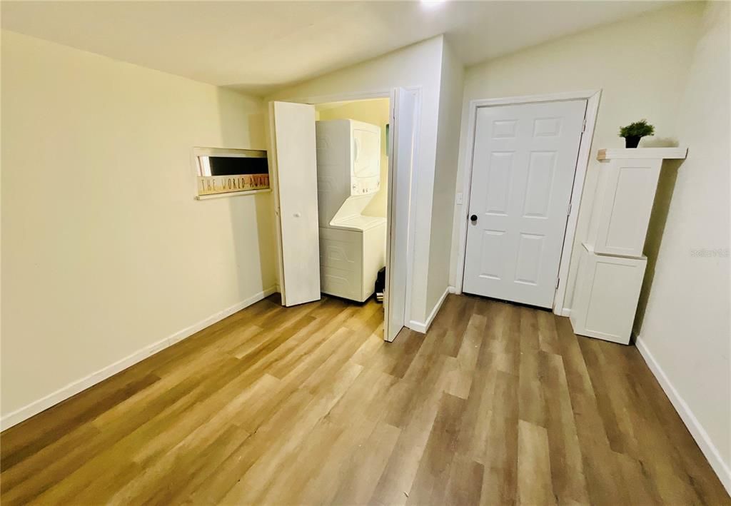 На продажу: $199,900 (2 спален, 1 ванн, 864 Квадратных фут)