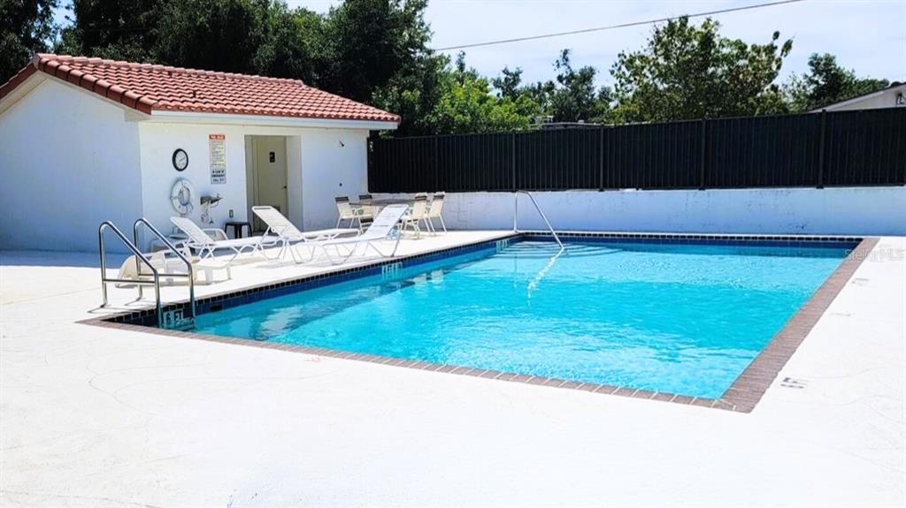 待售: $169,000 (2 贝兹, 2 浴室, 1050 平方英尺)