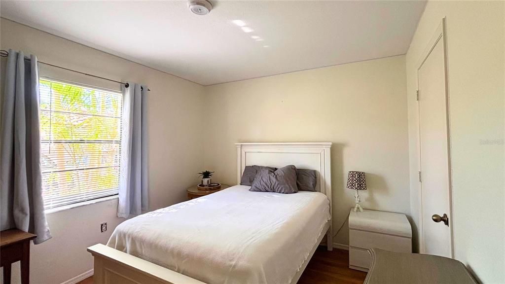 待售: $169,000 (2 贝兹, 2 浴室, 1050 平方英尺)