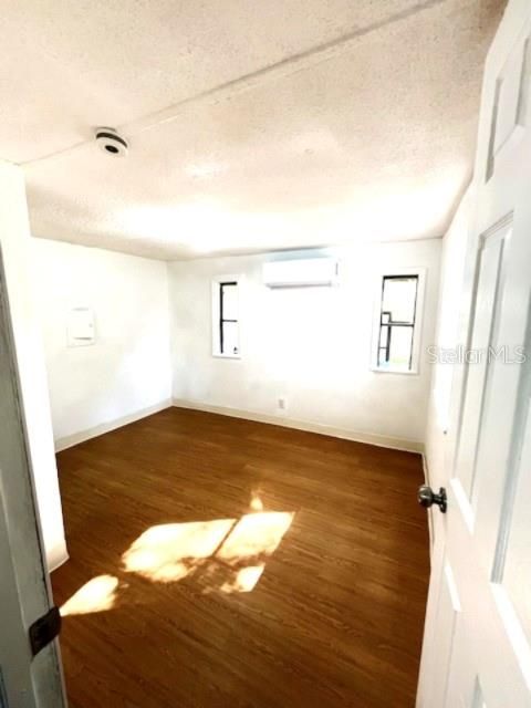 出租: $1,700 (2 贝兹, 1 浴室, 552 平方英尺)