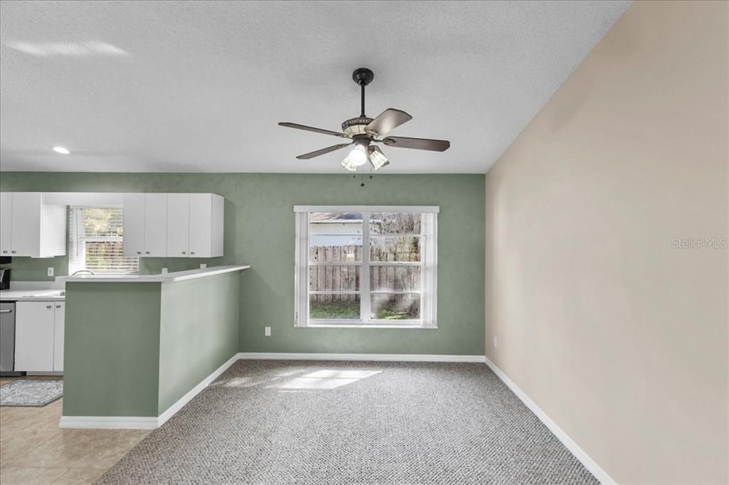 Activo con contrato: $285,000 (3 camas, 2 baños, 1704 Pies cuadrados)