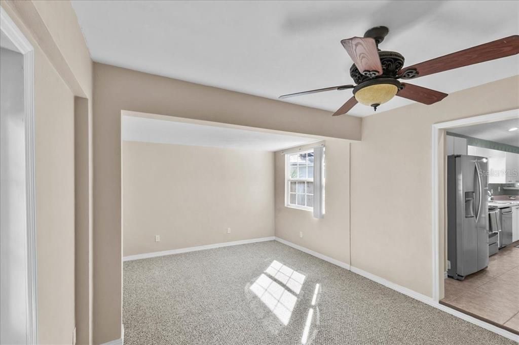 Activo con contrato: $285,000 (3 camas, 2 baños, 1704 Pies cuadrados)