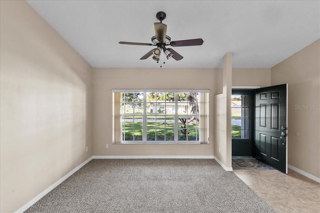 Activo con contrato: $285,000 (3 camas, 2 baños, 1704 Pies cuadrados)