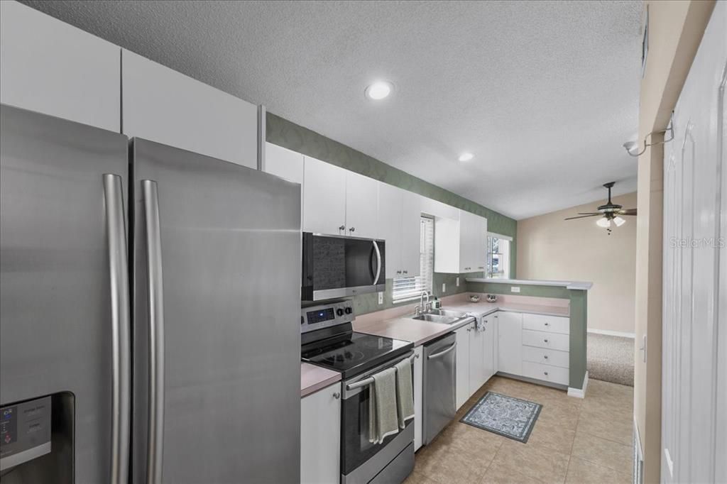 Activo con contrato: $285,000 (3 camas, 2 baños, 1704 Pies cuadrados)