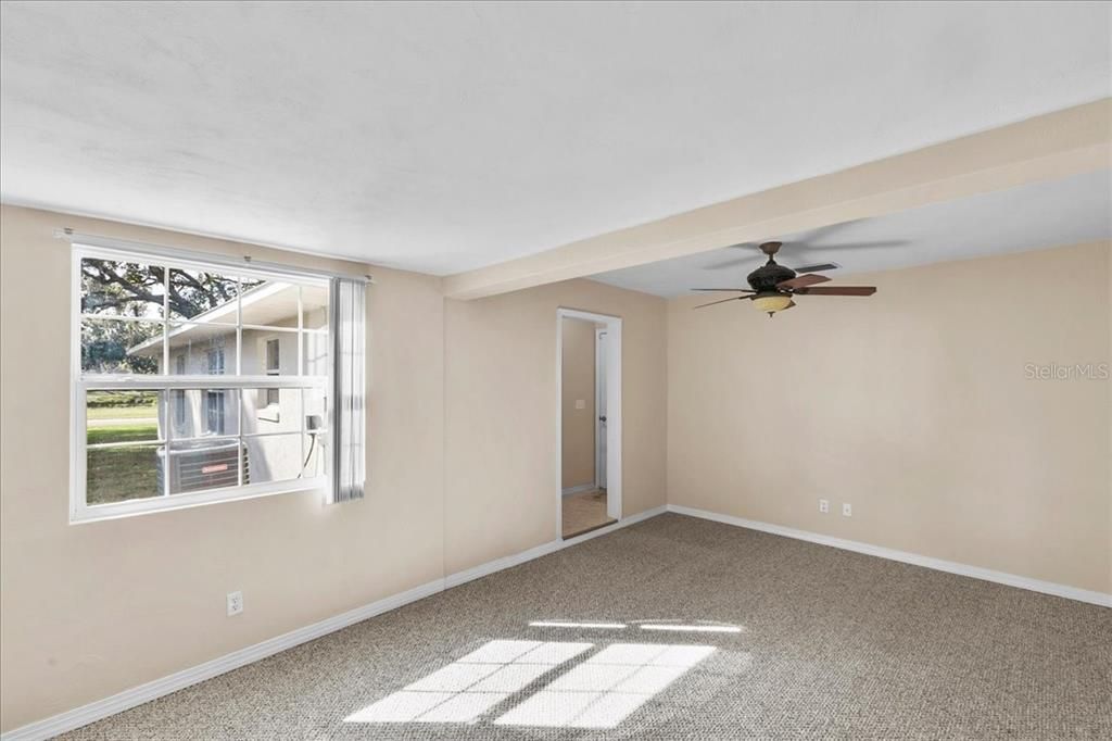 Activo con contrato: $285,000 (3 camas, 2 baños, 1704 Pies cuadrados)