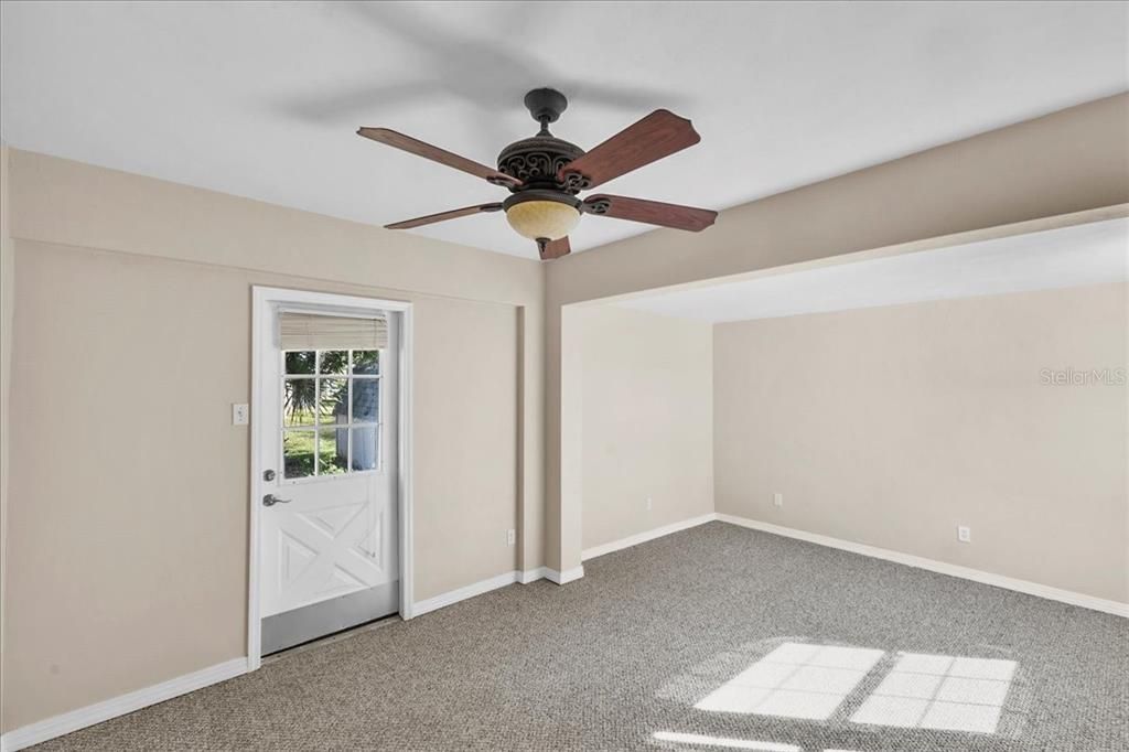 Activo con contrato: $285,000 (3 camas, 2 baños, 1704 Pies cuadrados)