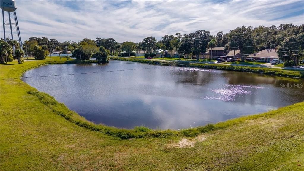 Activo con contrato: $285,000 (3 camas, 2 baños, 1704 Pies cuadrados)