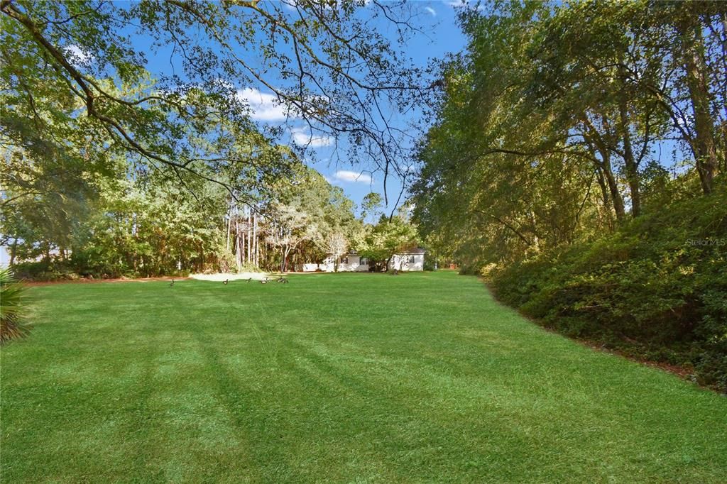 待售: $349,999 (1.07 acres)