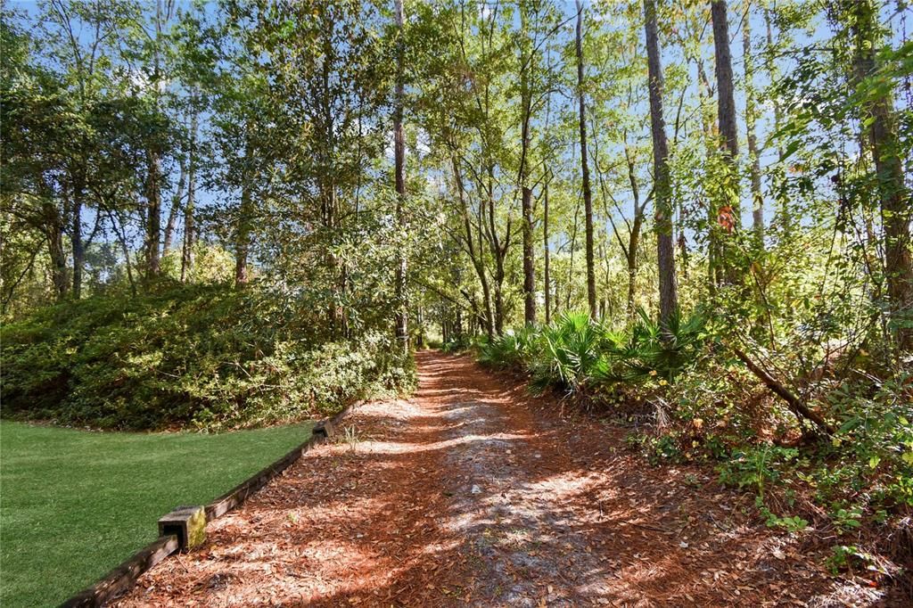 待售: $349,999 (1.07 acres)