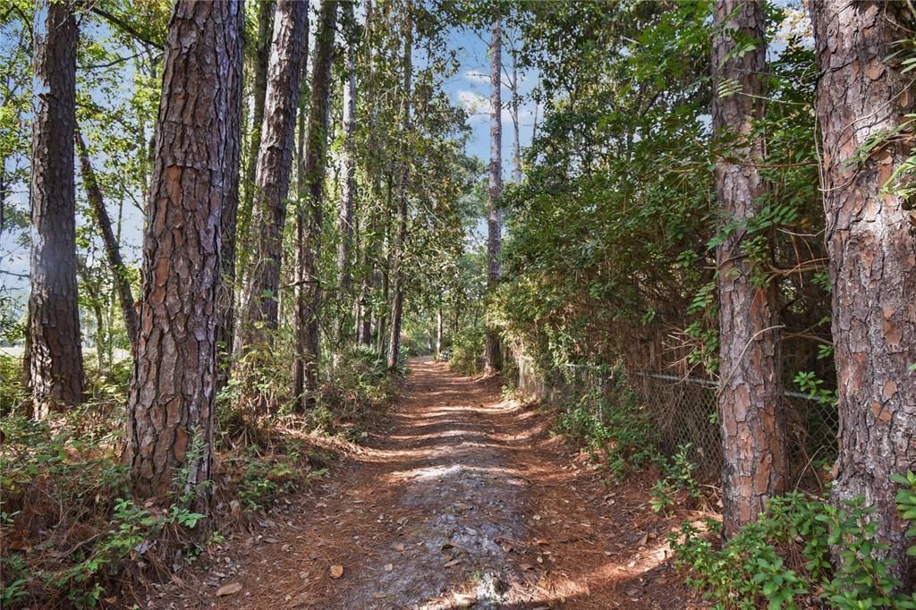 待售: $349,999 (1.07 acres)