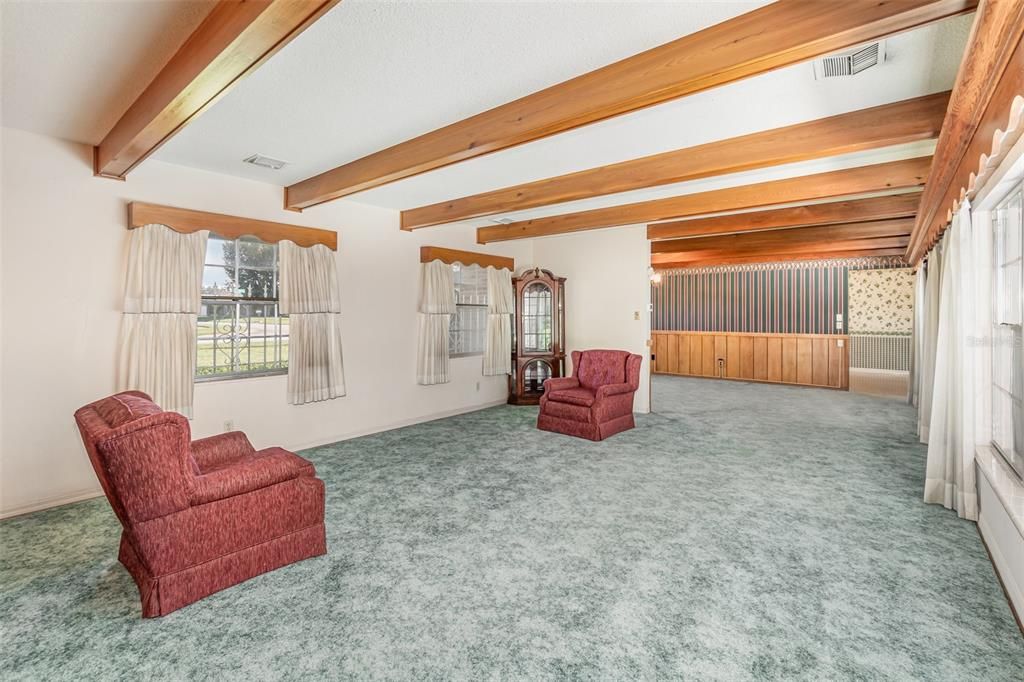 En Venta: $697,000 (4 camas, 3 baños, 3456 Pies cuadrados)