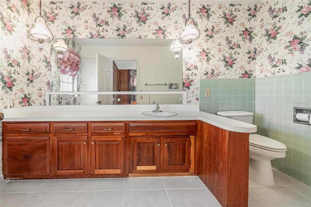 En Venta: $697,000 (4 camas, 3 baños, 3456 Pies cuadrados)