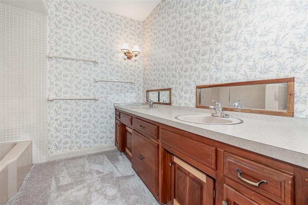 En Venta: $697,000 (4 camas, 3 baños, 3456 Pies cuadrados)