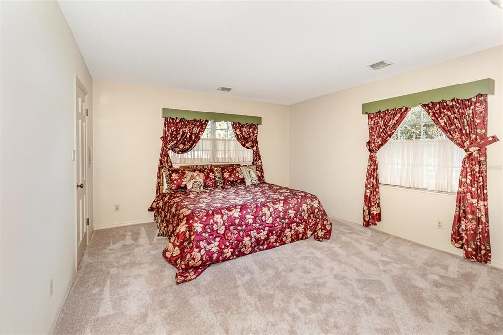 En Venta: $697,000 (4 camas, 3 baños, 3456 Pies cuadrados)