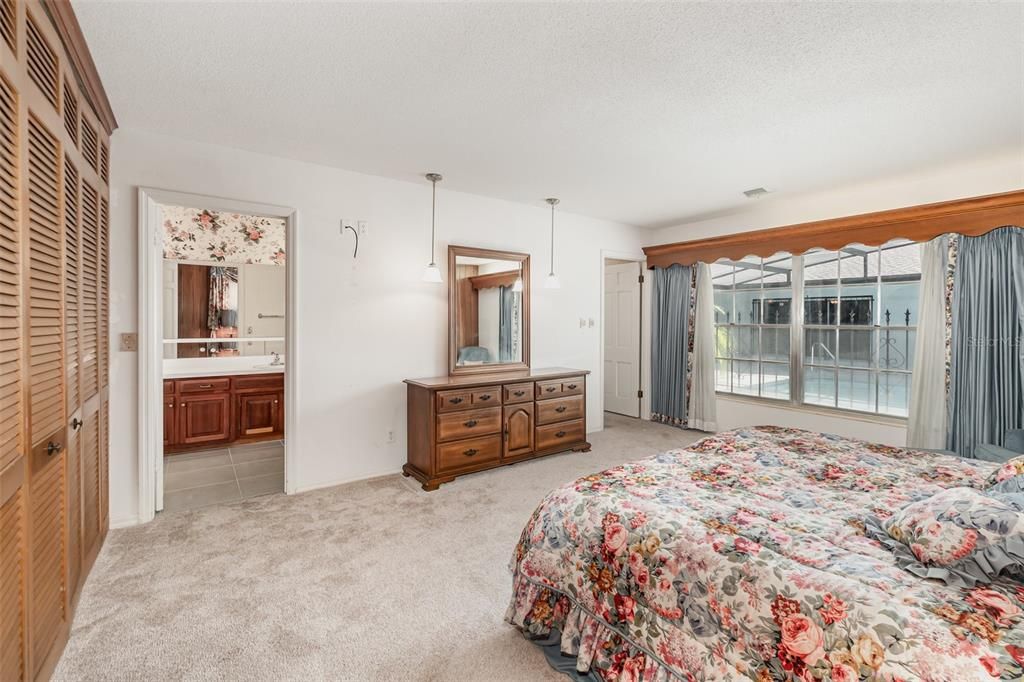 En Venta: $697,000 (4 camas, 3 baños, 3456 Pies cuadrados)