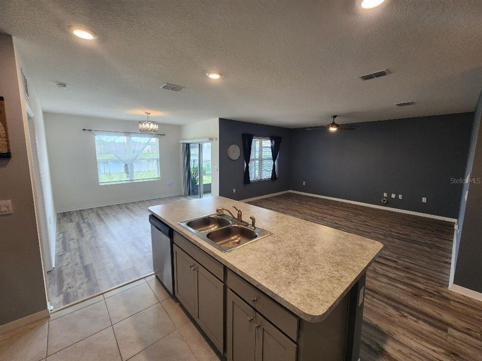 En Renta: $2,495 (3 camas, 2 baños, 1690 Pies cuadrados)