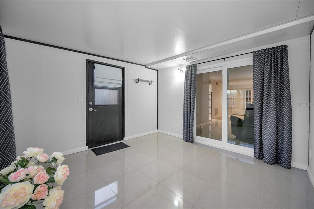 For Sale: $135,000 (1 beds, 1 baths, 600 Square Feet)