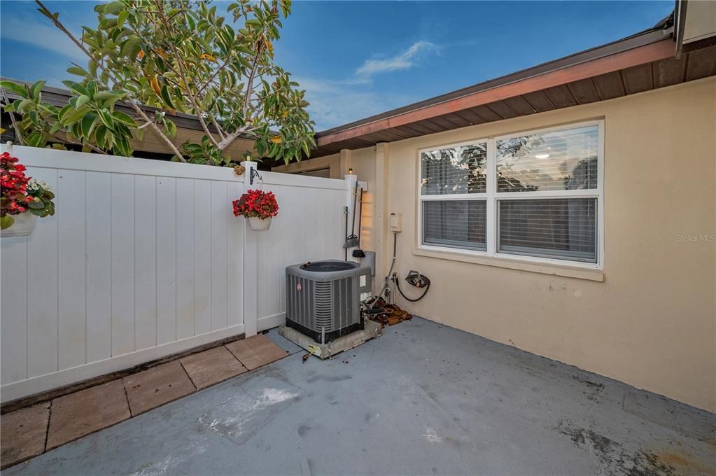 For Sale: $135,000 (1 beds, 1 baths, 600 Square Feet)