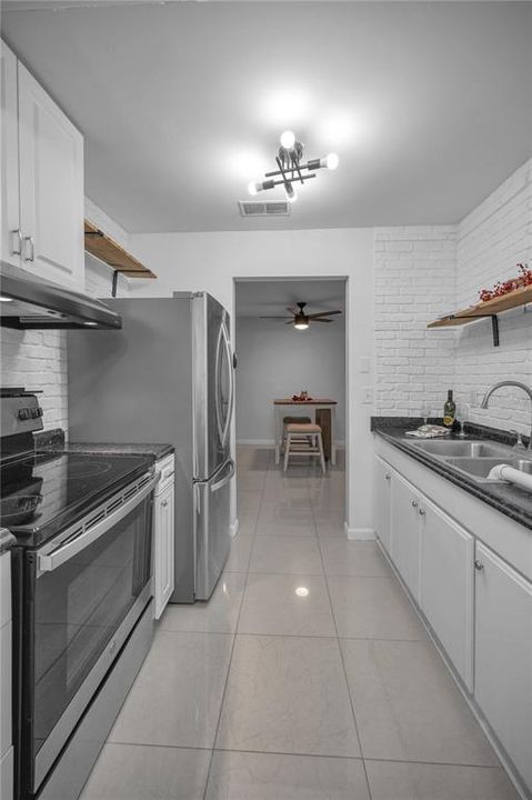 For Sale: $135,000 (1 beds, 1 baths, 600 Square Feet)