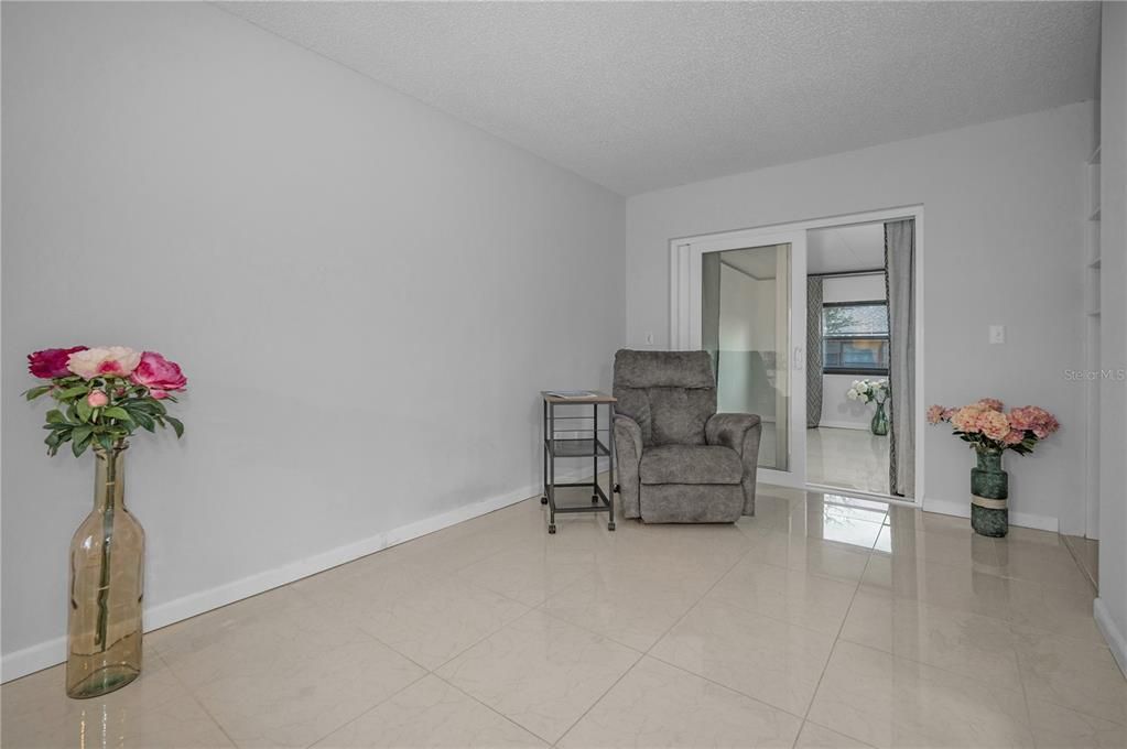 For Sale: $135,000 (1 beds, 1 baths, 600 Square Feet)