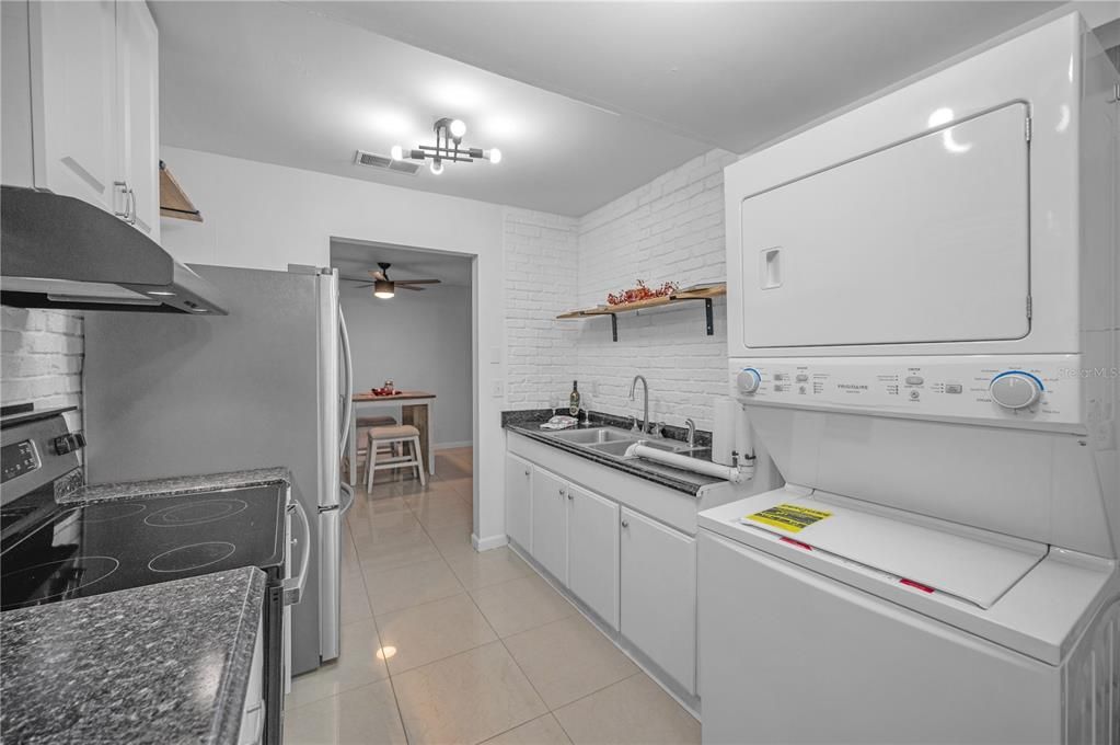 For Sale: $135,000 (1 beds, 1 baths, 600 Square Feet)