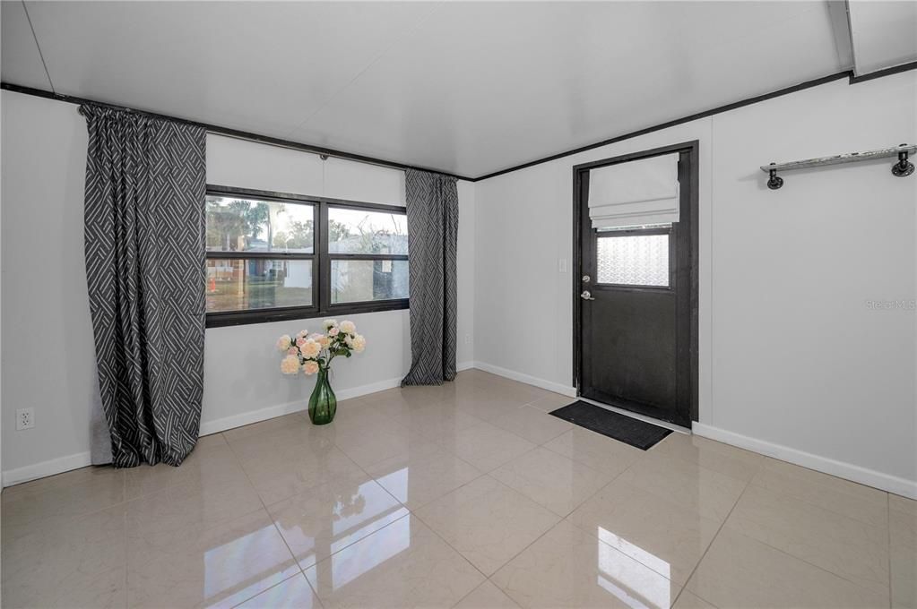 For Sale: $135,000 (1 beds, 1 baths, 600 Square Feet)