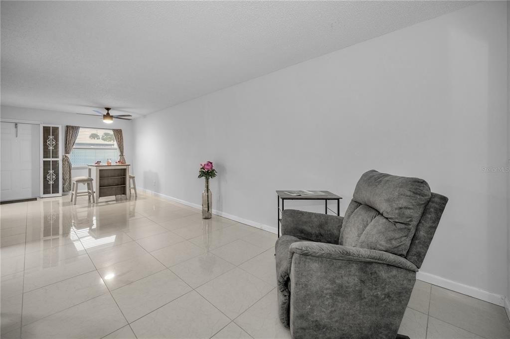 For Sale: $135,000 (1 beds, 1 baths, 600 Square Feet)