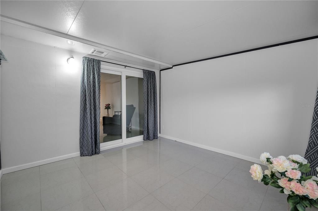 For Sale: $135,000 (1 beds, 1 baths, 600 Square Feet)