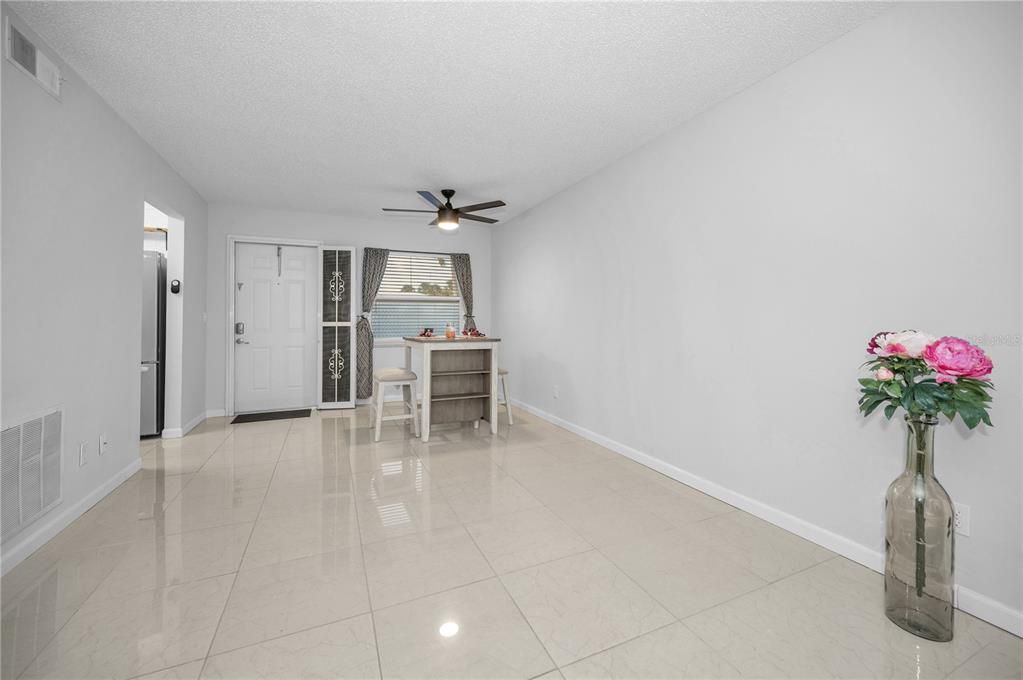 For Sale: $135,000 (1 beds, 1 baths, 600 Square Feet)