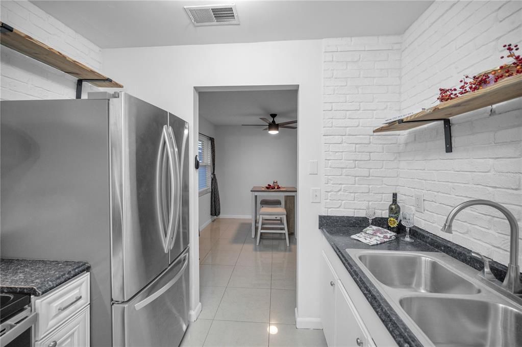 For Sale: $135,000 (1 beds, 1 baths, 600 Square Feet)