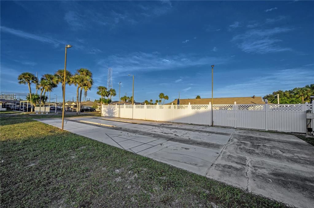 For Sale: $135,000 (1 beds, 1 baths, 600 Square Feet)