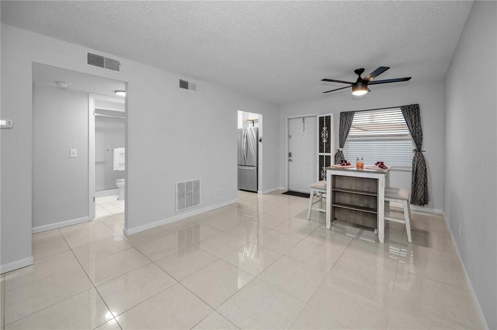 For Sale: $135,000 (1 beds, 1 baths, 600 Square Feet)