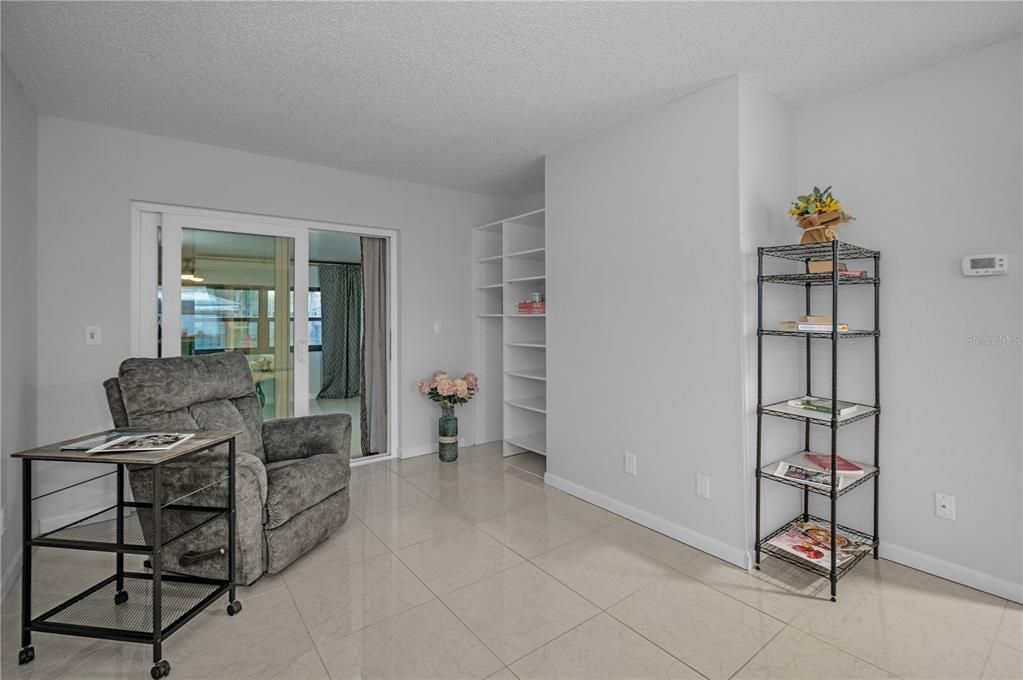 For Sale: $135,000 (1 beds, 1 baths, 600 Square Feet)