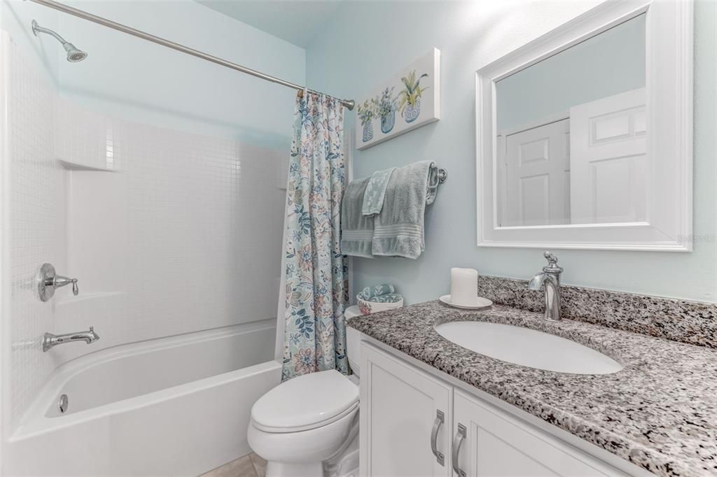 合同活跃: $299,999 (2 贝兹, 2 浴室, 1393 平方英尺)