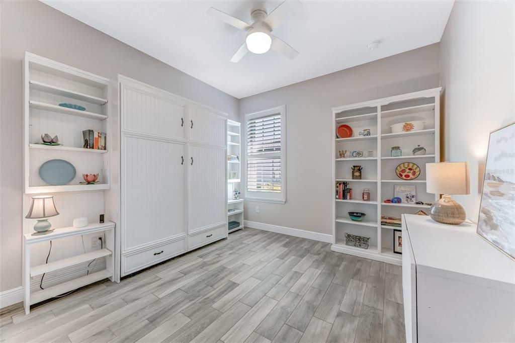 合同活跃: $299,999 (2 贝兹, 2 浴室, 1393 平方英尺)