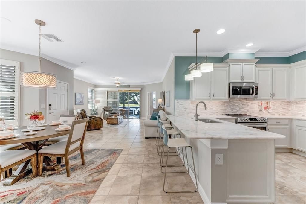 合同活跃: $299,999 (2 贝兹, 2 浴室, 1393 平方英尺)