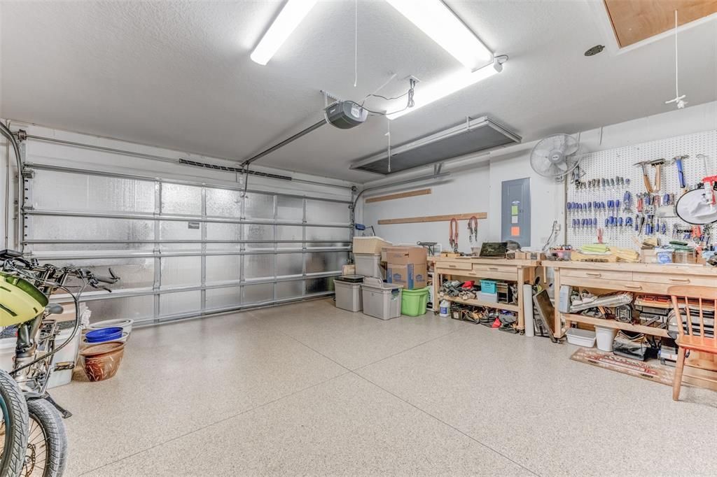 合同活跃: $299,999 (2 贝兹, 2 浴室, 1393 平方英尺)