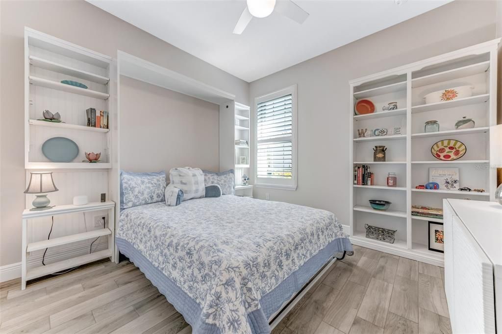 合同活跃: $299,999 (2 贝兹, 2 浴室, 1393 平方英尺)