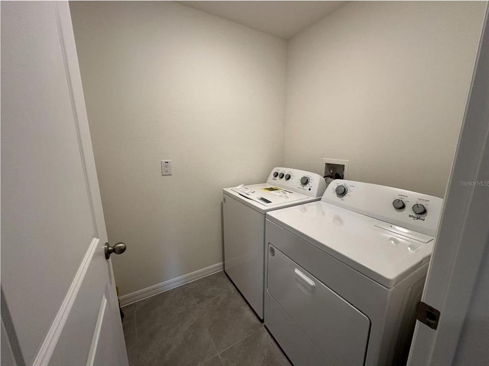 For Rent: $2,100 (4 beds, 2 baths, 1828 Square Feet)