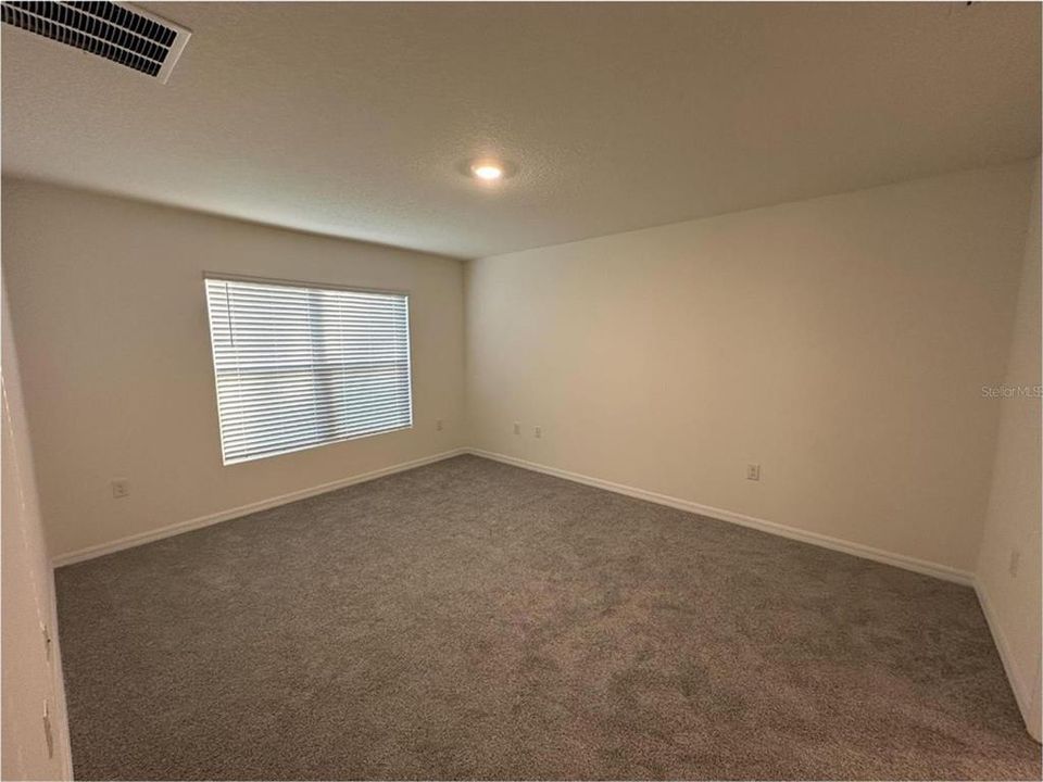 For Rent: $2,100 (4 beds, 2 baths, 1828 Square Feet)