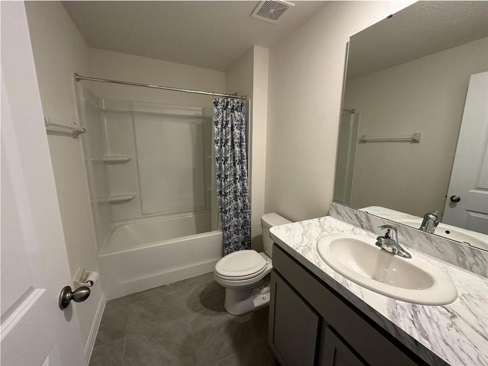 For Rent: $2,100 (4 beds, 2 baths, 1828 Square Feet)